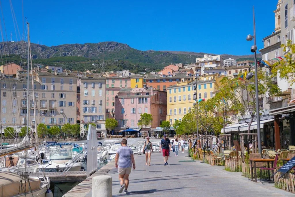 Bastia alter Hafen und Zitadelle an der korsischen Küste