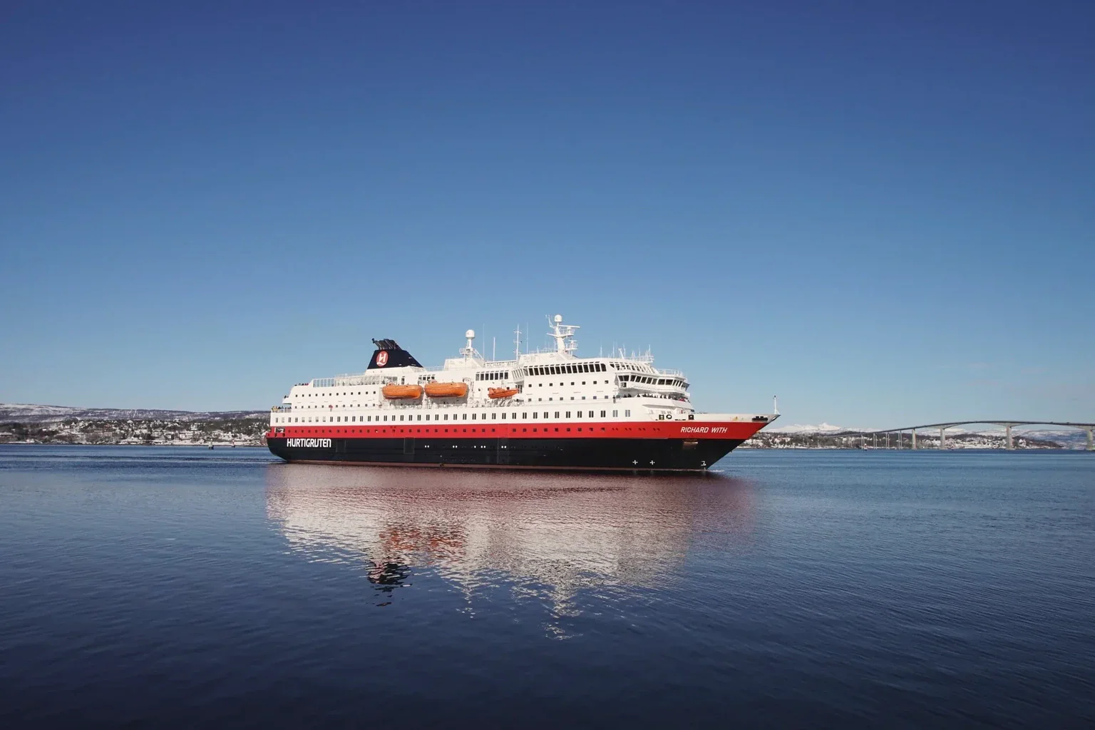 Fähre von Hurtigruten